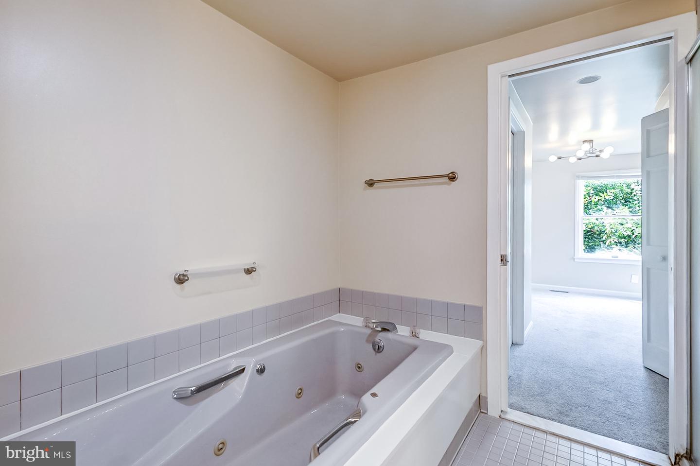 13 E Henrietta St Property Photo 18