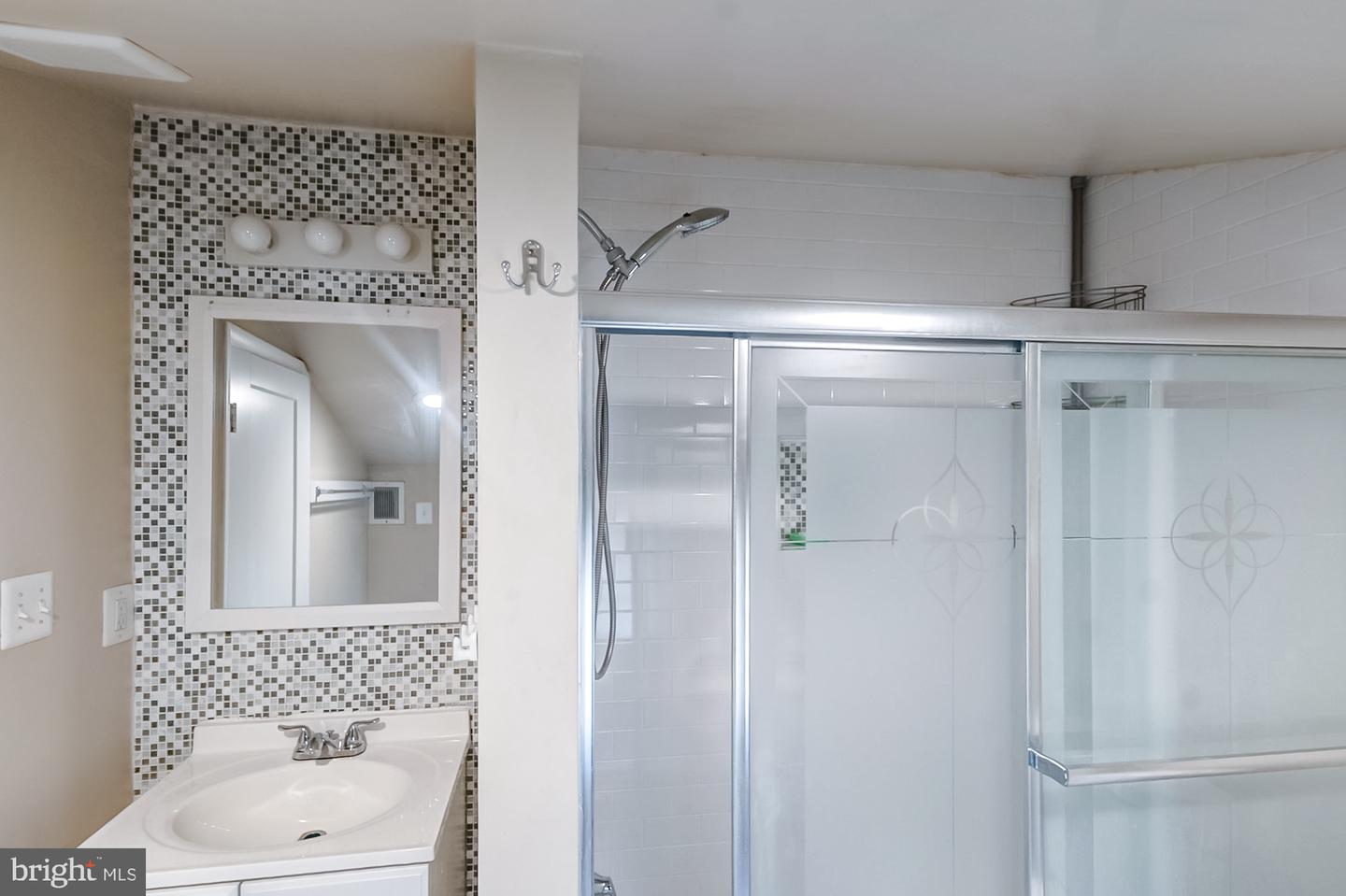 13 E Henrietta St Property Photo 23