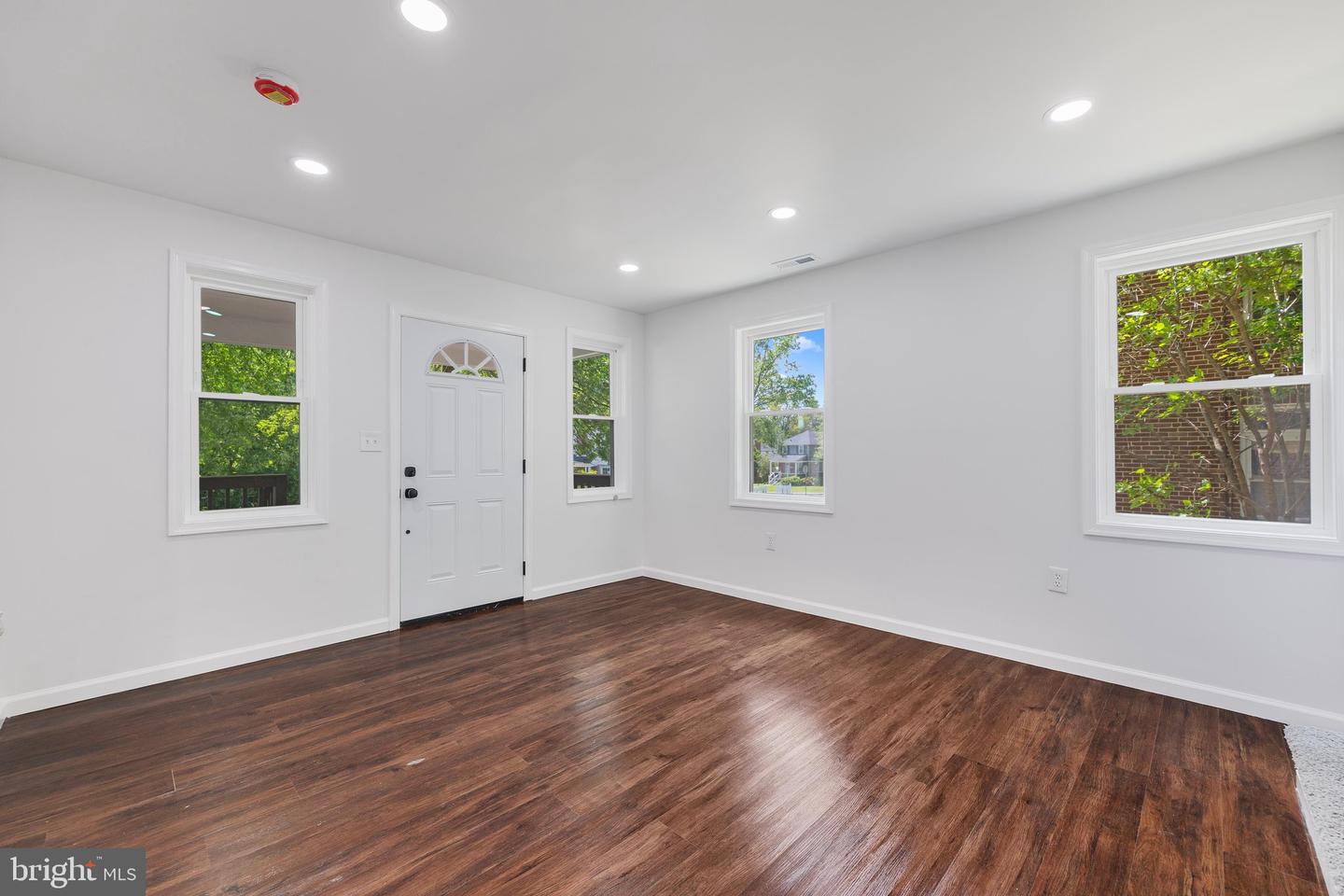 4202 Barrington Rd Property Photo 8