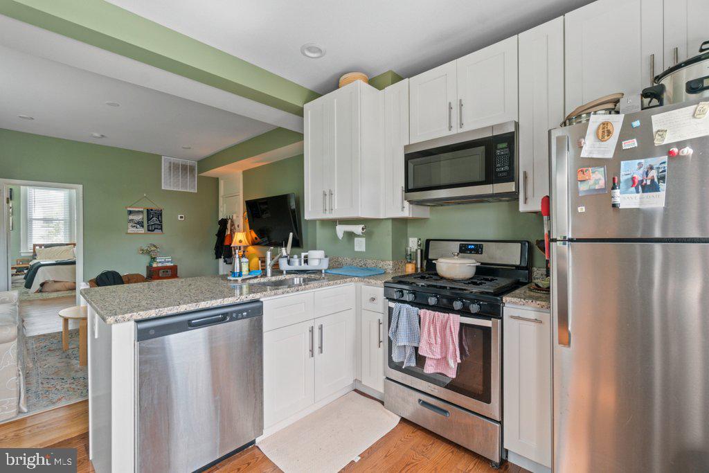 711 Gladstone Ave Property Photo 17