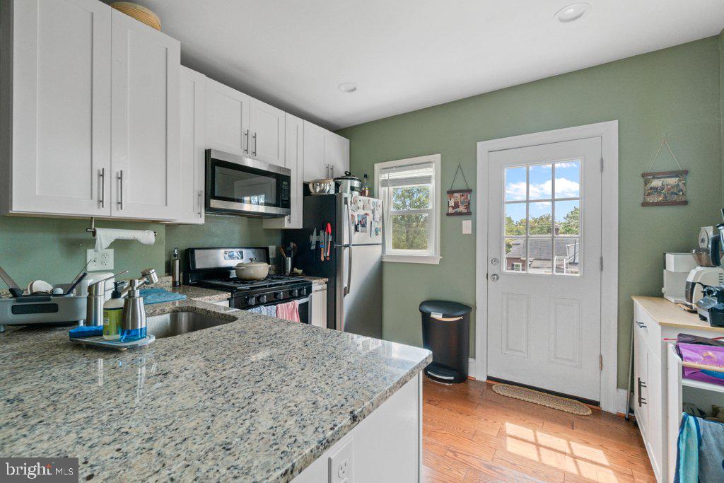711 Gladstone Ave Property Photo 18