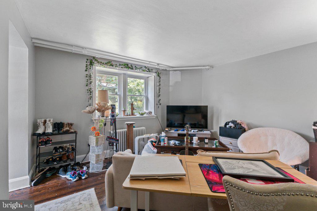 711 Gladstone Ave Property Photo 35