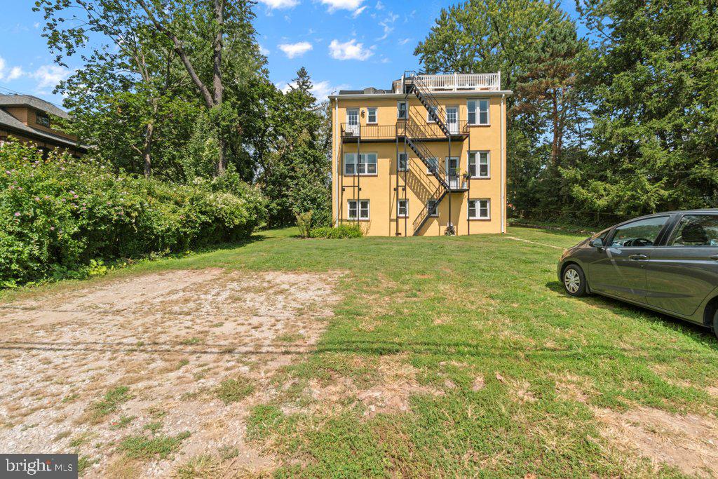 711 Gladstone Ave Property Photo 58