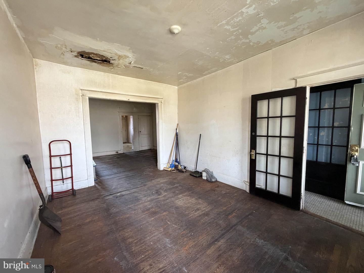 2545 W Lafayette Ave Property Photo 4