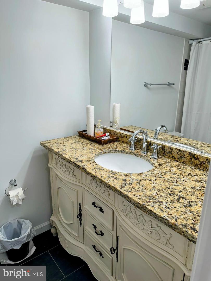 1529 N Bond St Property Photo 18