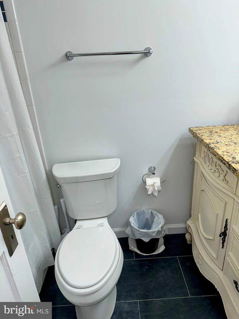 1529 N Bond St Property Photo 19