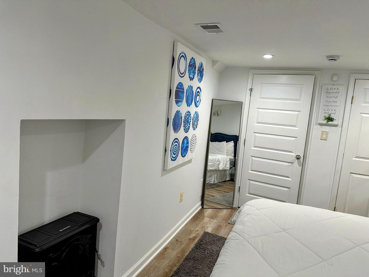 1529 N Bond St Property Photo 20