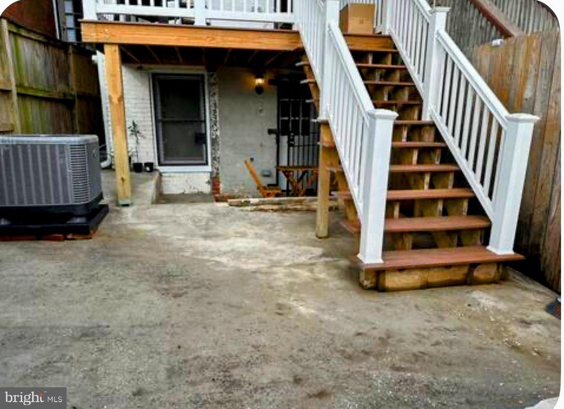 1529 N Bond St Property Photo 71