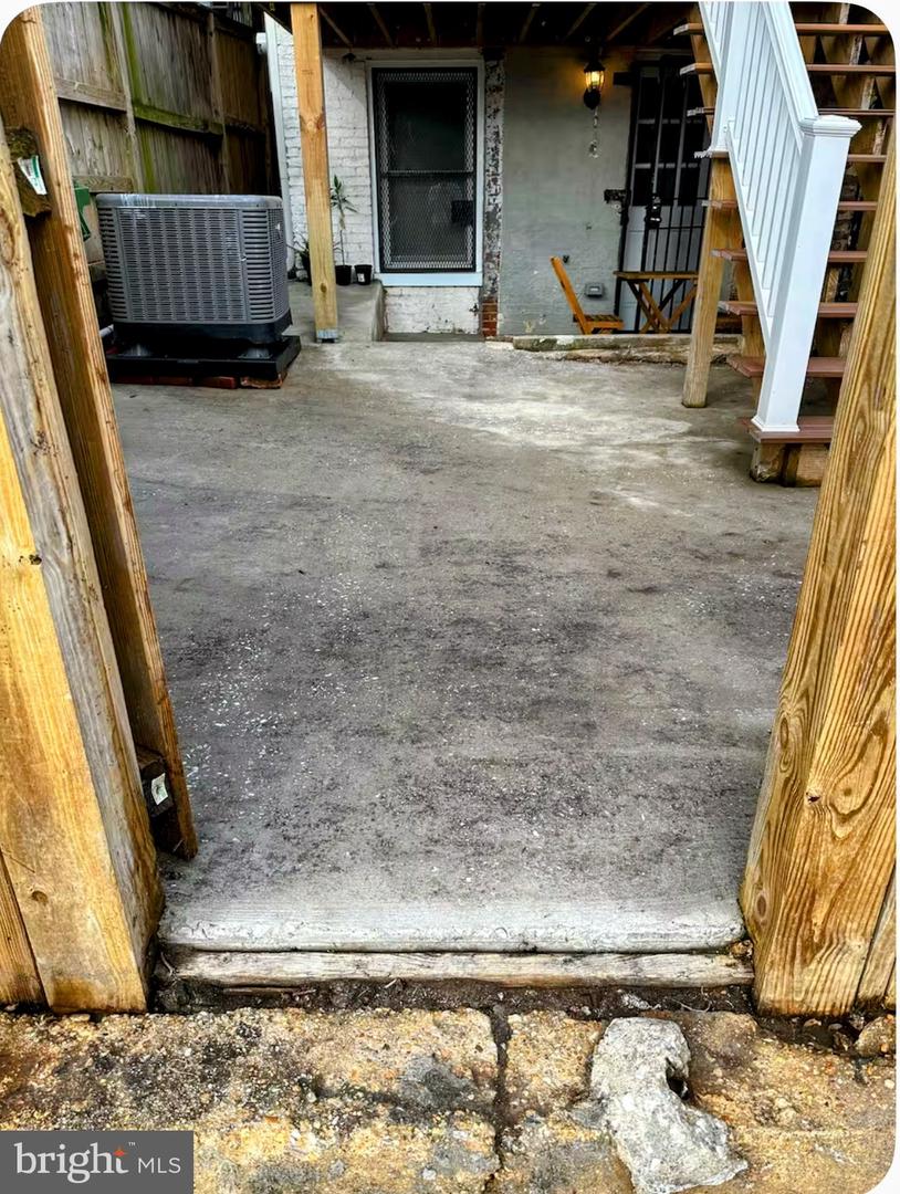 1529 N Bond St Property Photo 73