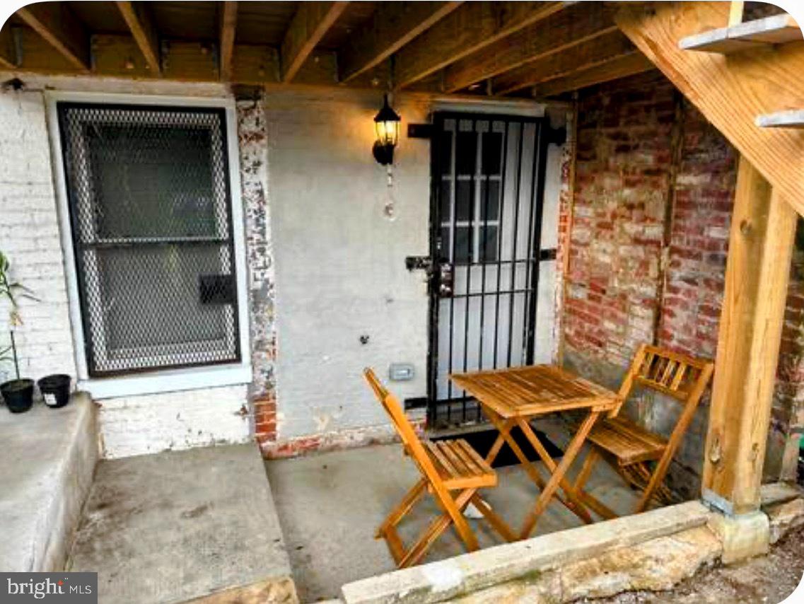 1529 N Bond St Property Photo 89
