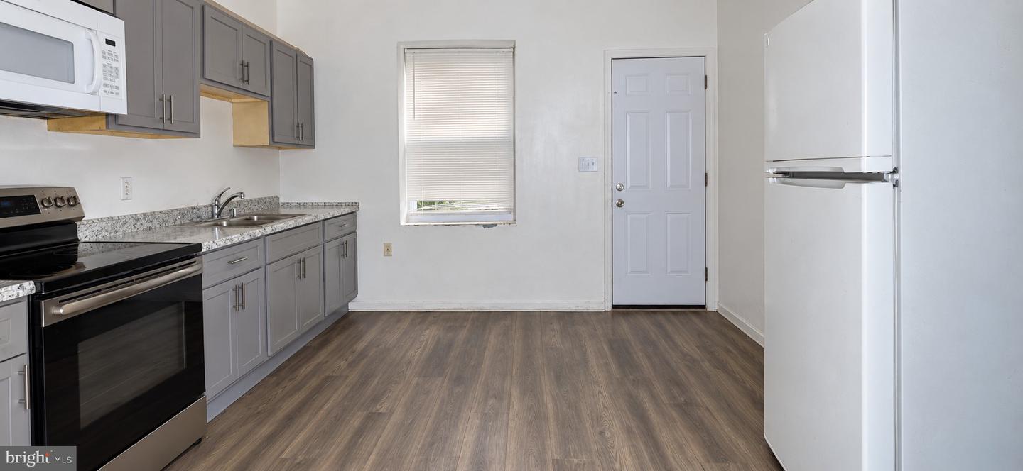 2418 Frederick Ave Property Photo 6