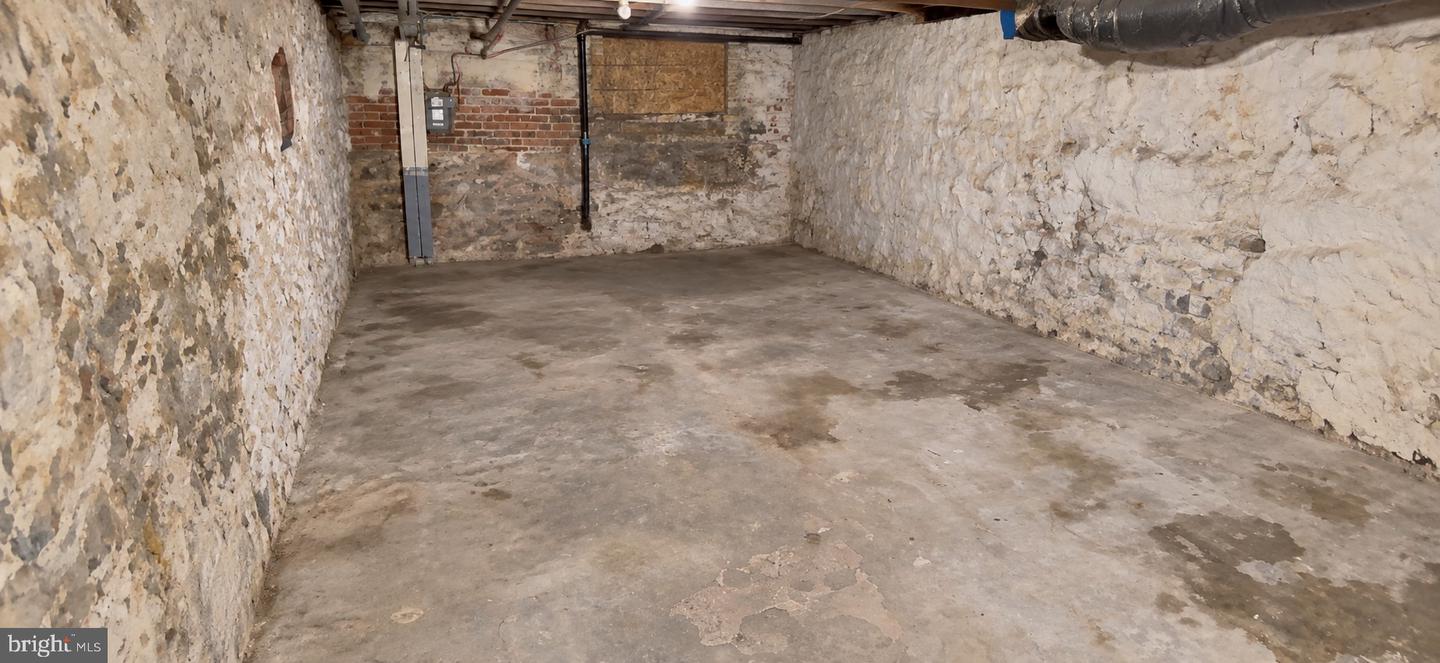 2418 Frederick Ave Property Photo 18