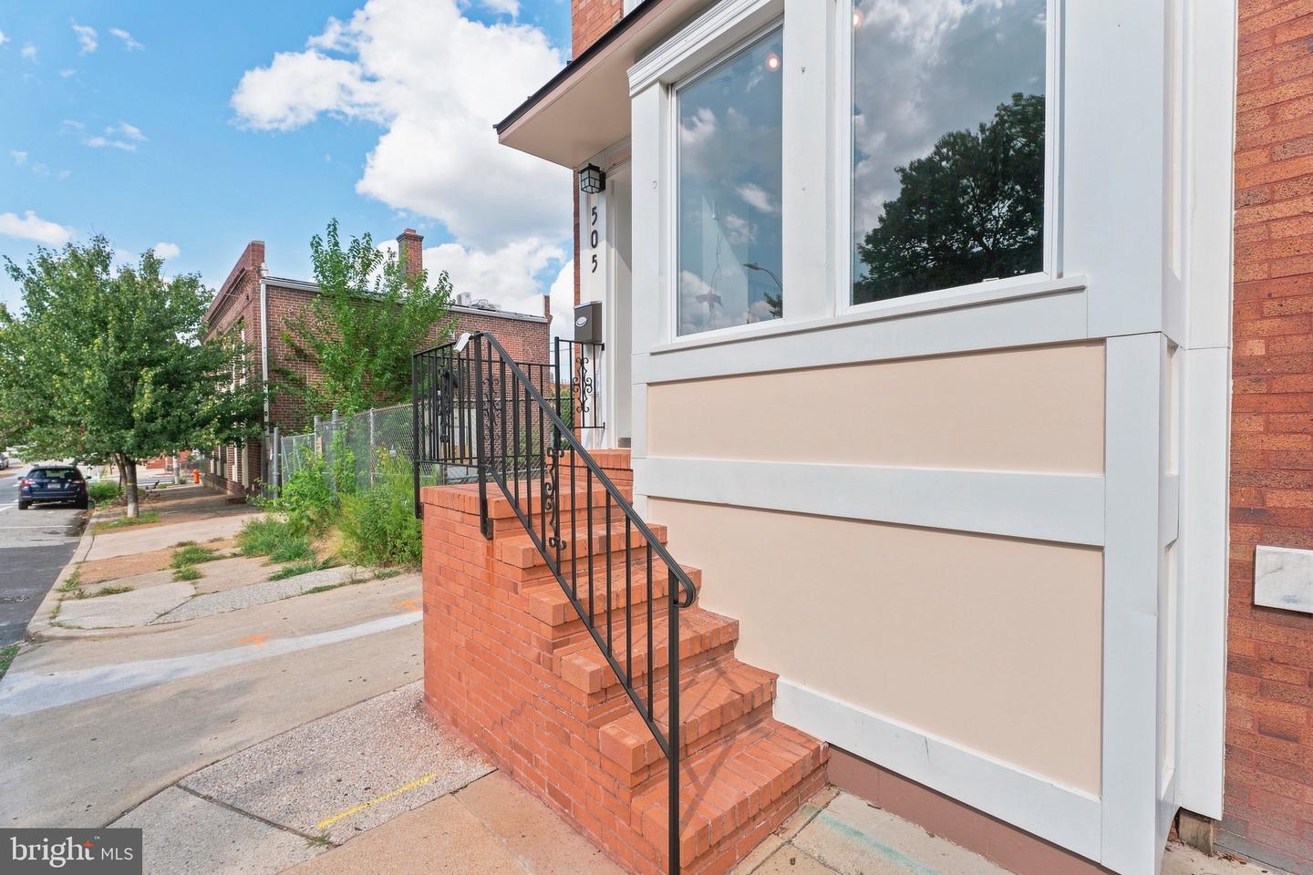 505 S ELLWOOD AVE Property Photo 1