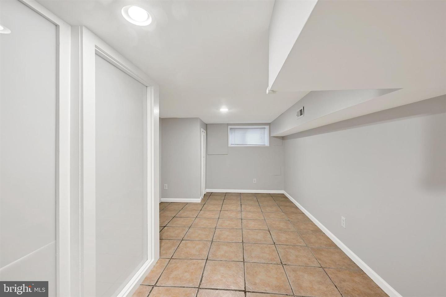 611 S Belnord Ave Property Photo 23