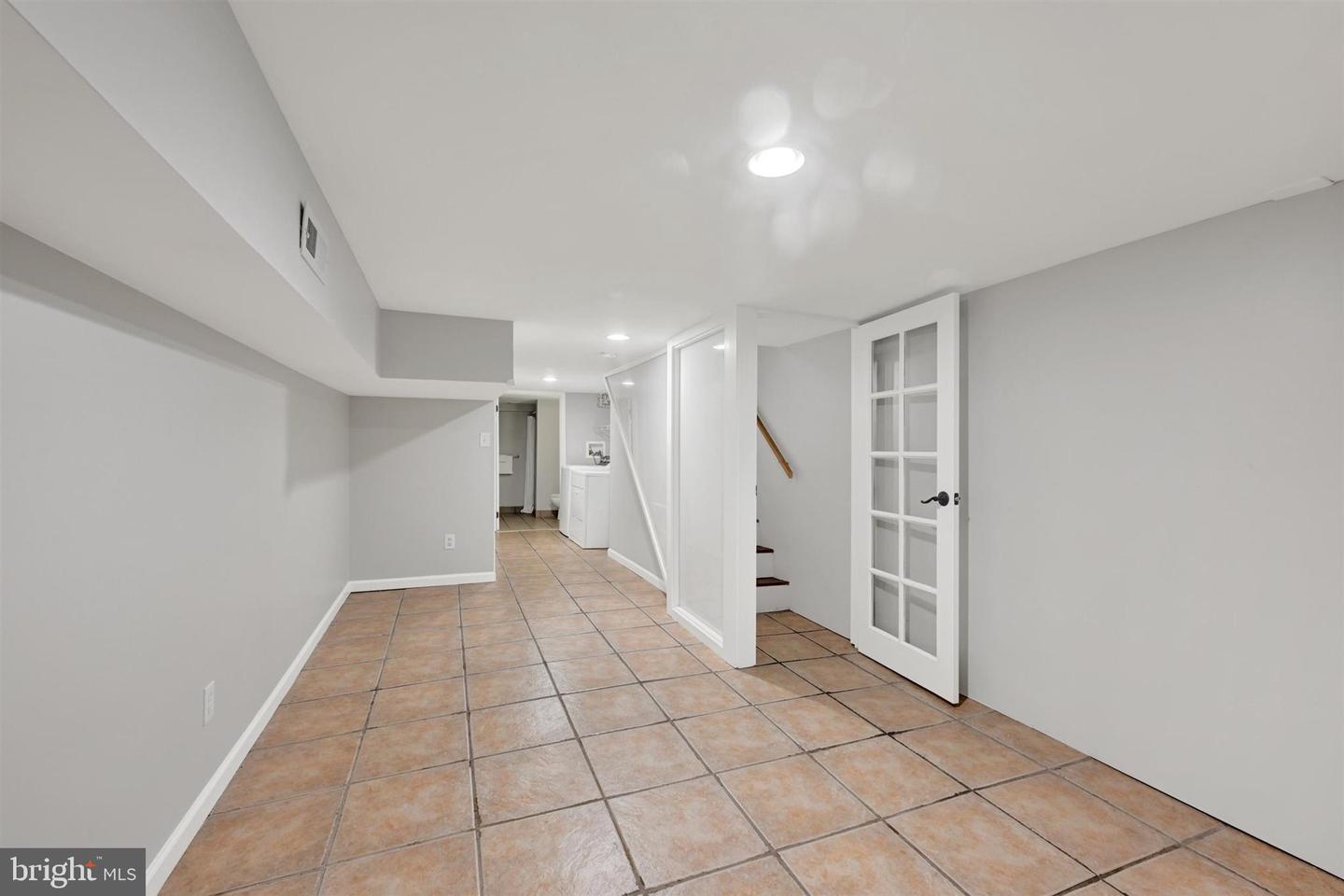 611 S Belnord Ave Property Photo 25