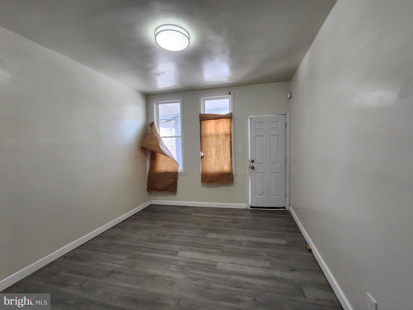 2427 E Lanvale St Property Photo 5