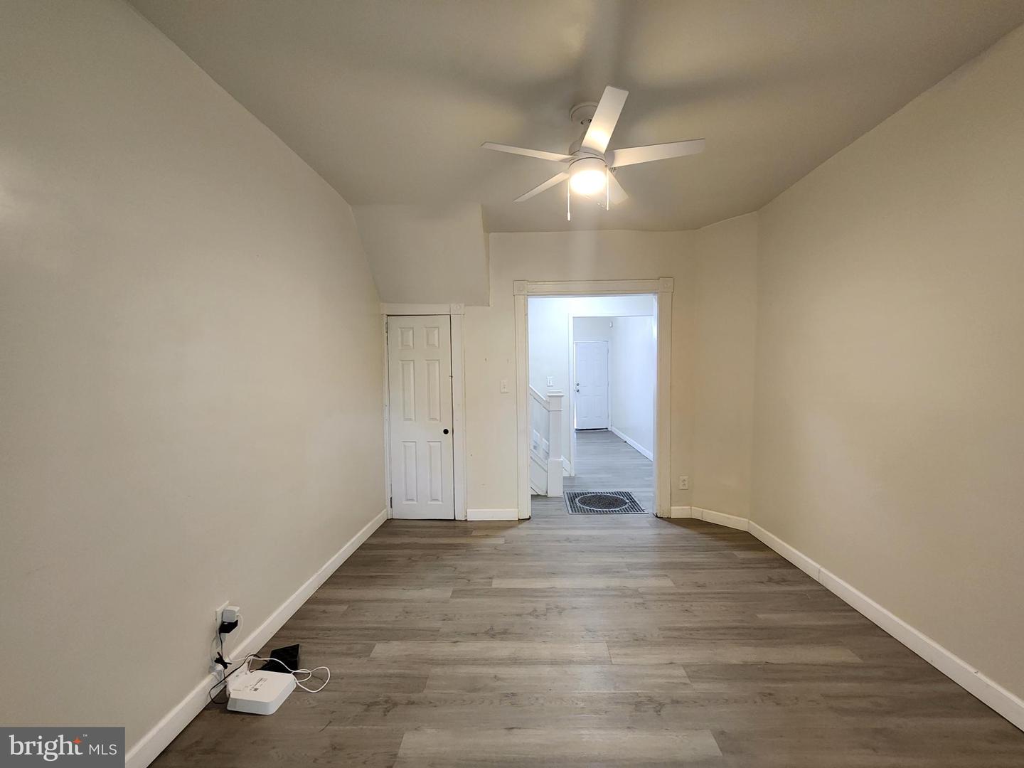 2427 E Lanvale St Property Photo 8