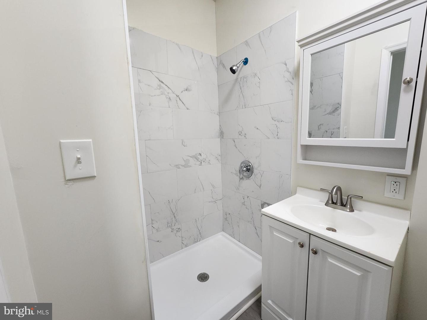 2427 E Lanvale St Property Photo 17