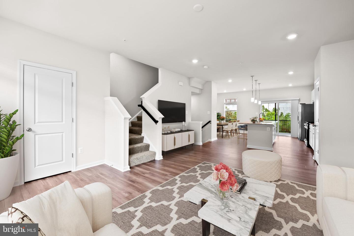 619 S Haven St Property Photo 8