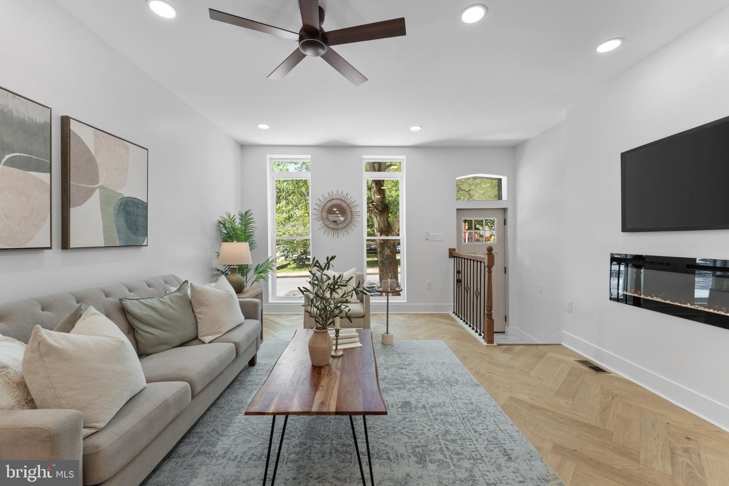 1803 N BROADWAY Property Photo 1