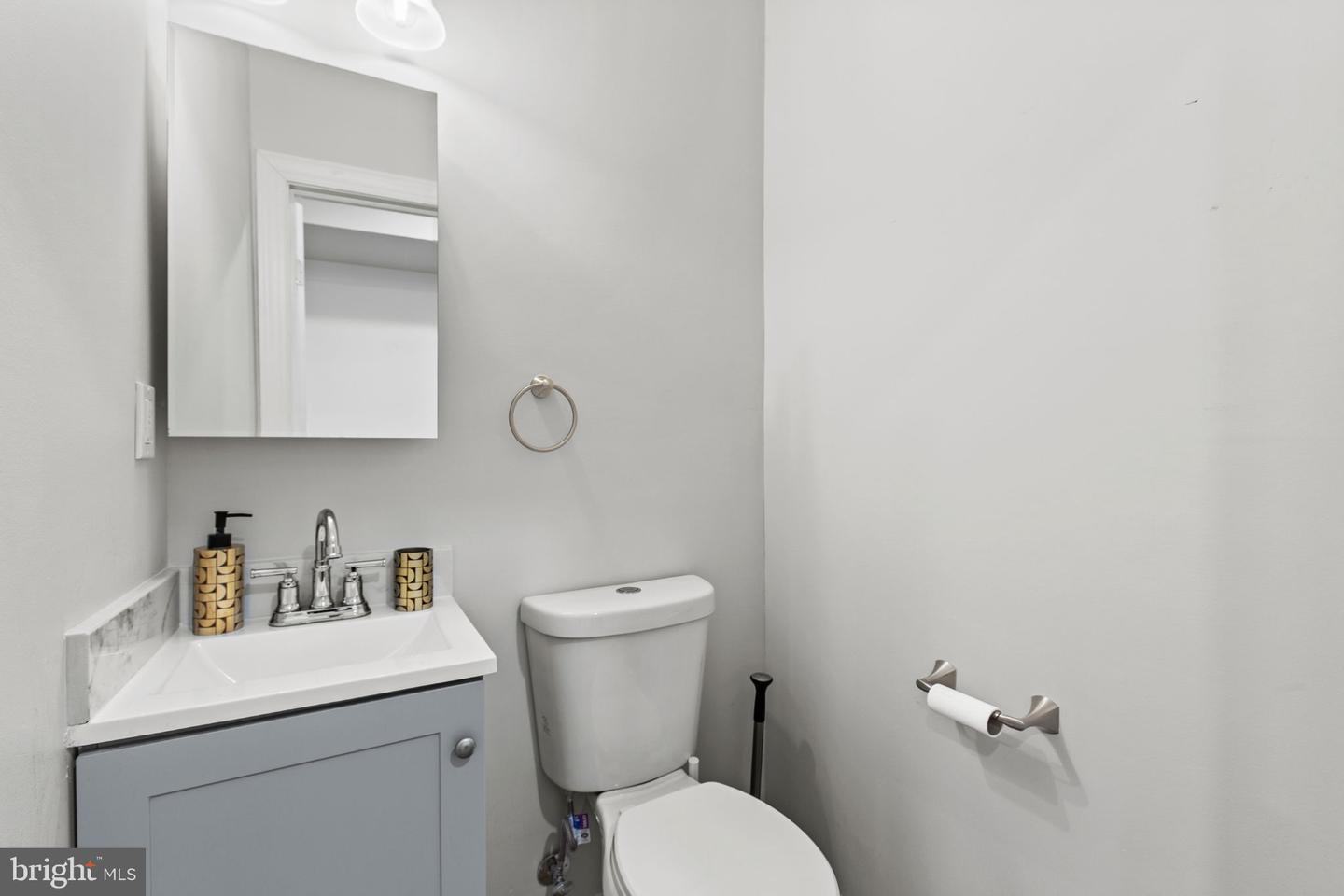 1727 E 33rd St Property Photo 9