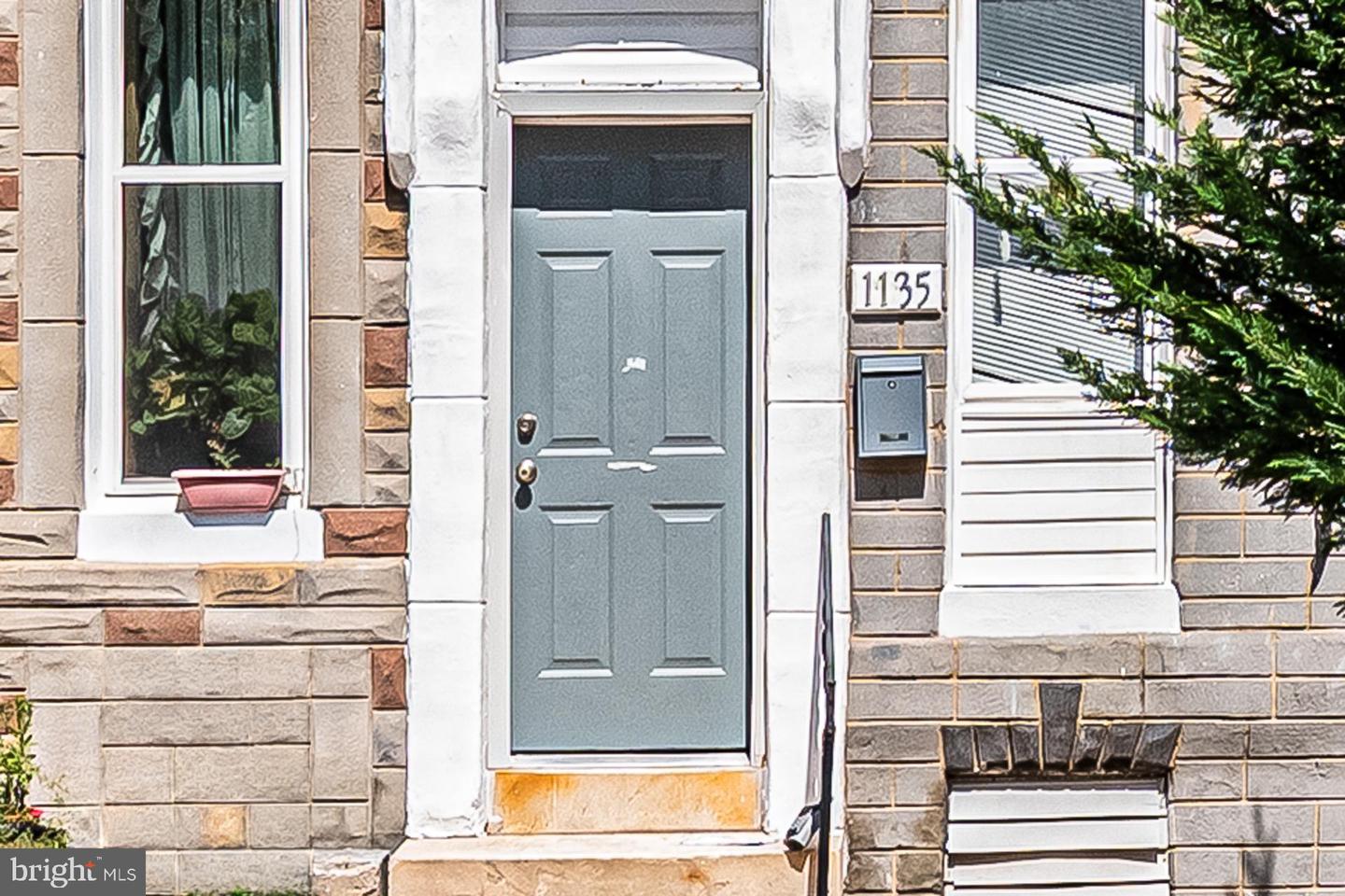 1135 MYRTLE AVE