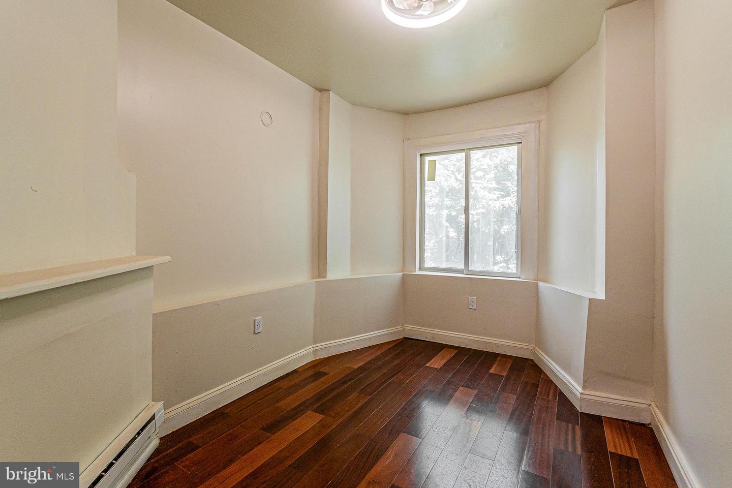 1135 Myrtle Ave Property Photo 4