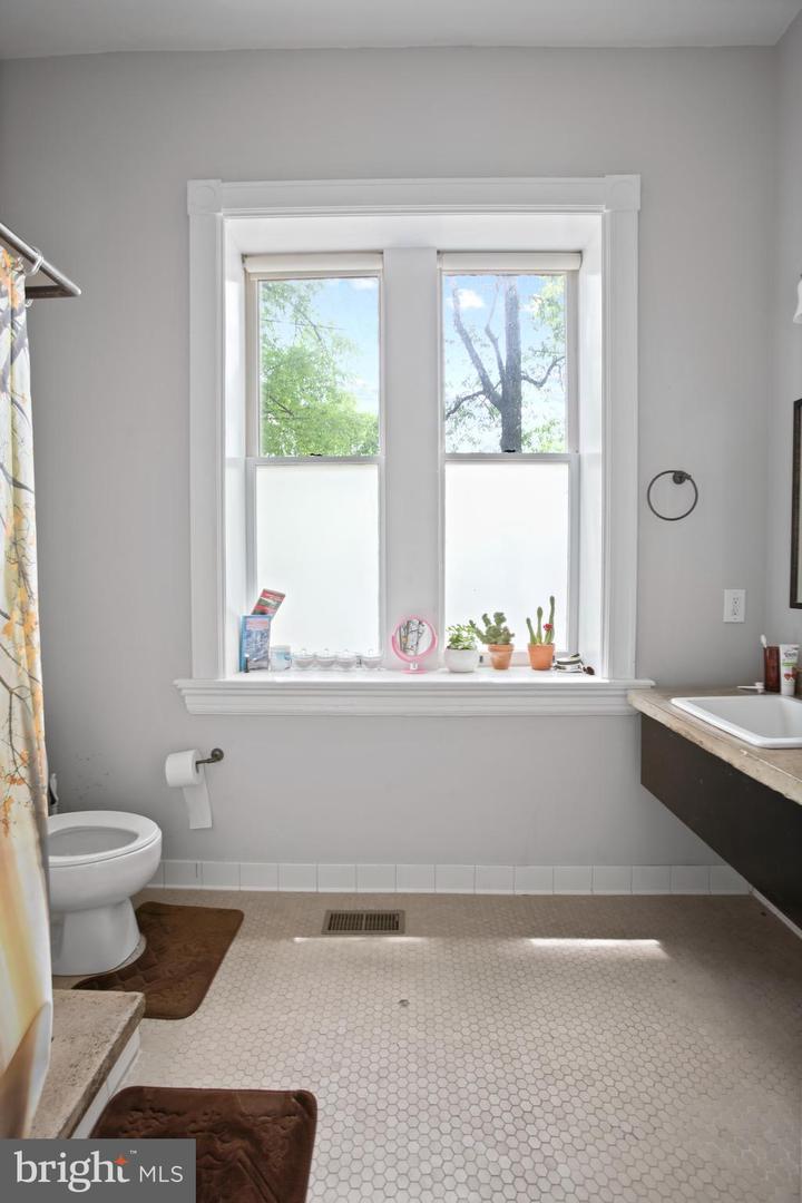 261 Robert St #1 Property Photo 6