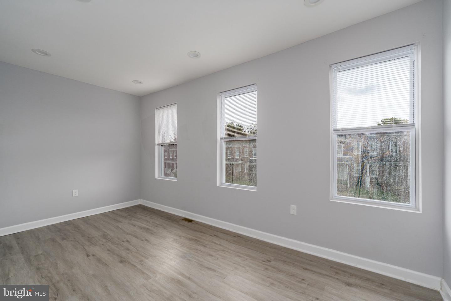 2922 Ridgewood Ave Property Photo 11