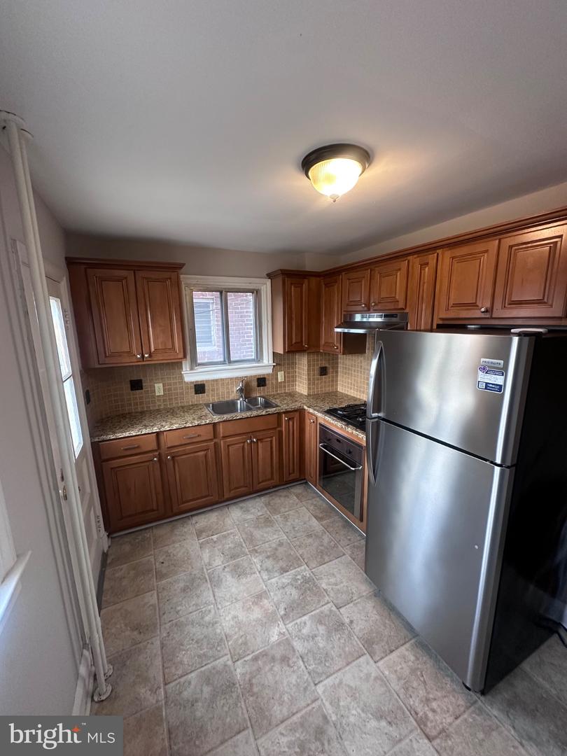 705 Ashburton St Property Photo 8