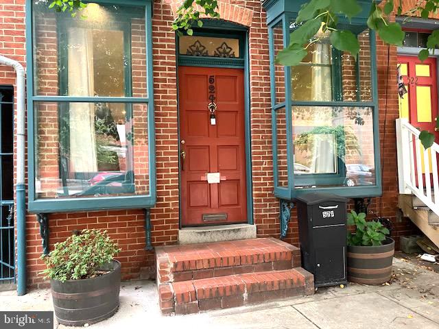 524 S BOND ST S Property Photo 1