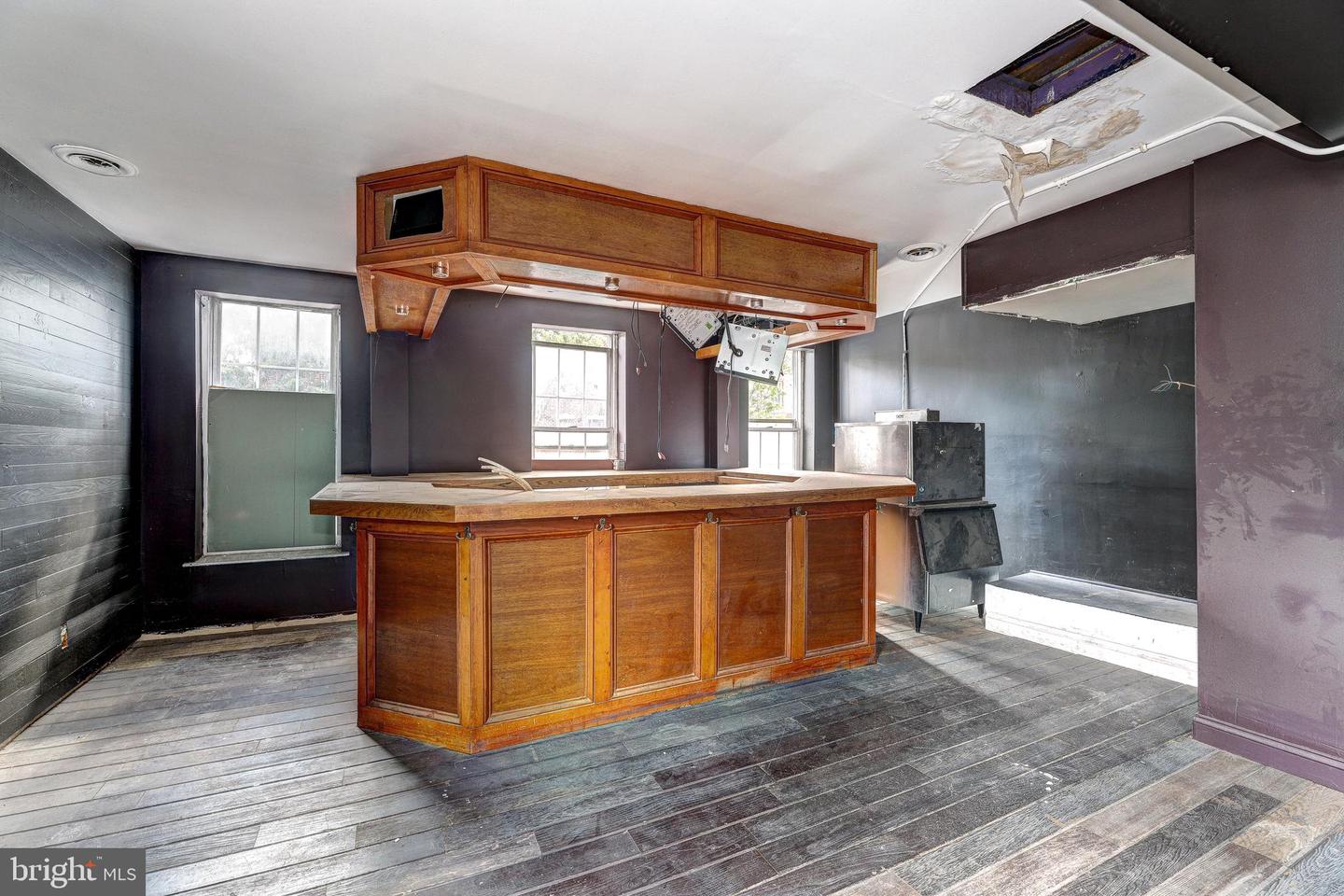 2218 Boston St Property Photo 8