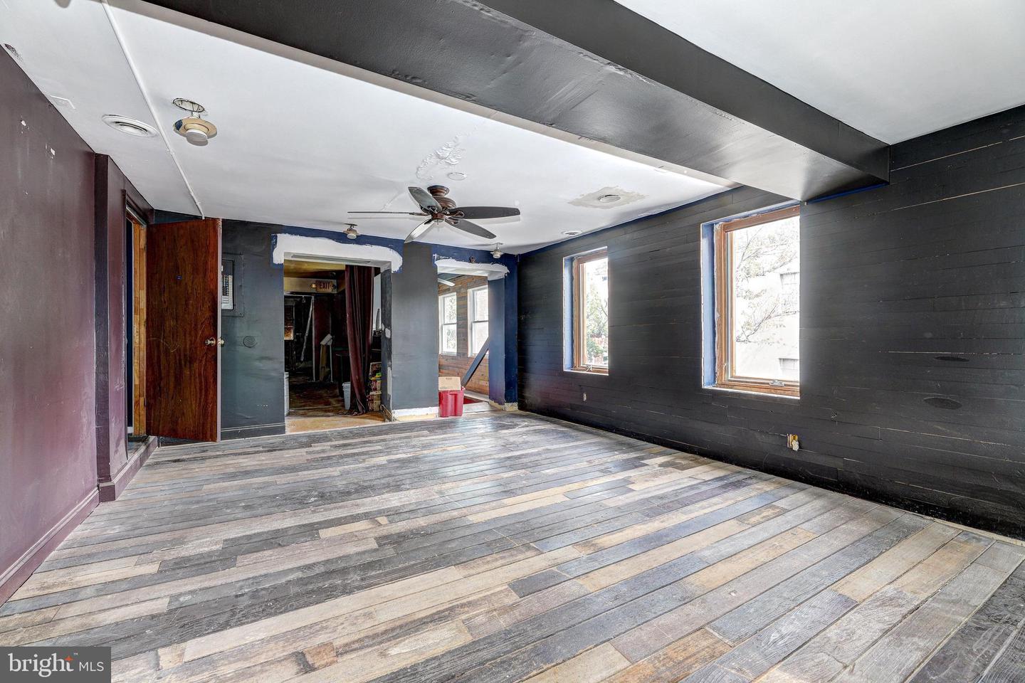 2218 Boston St Property Photo 9