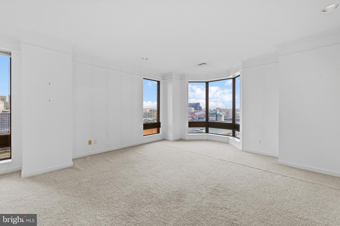 10 E Lee St #1102 Property Photo 3