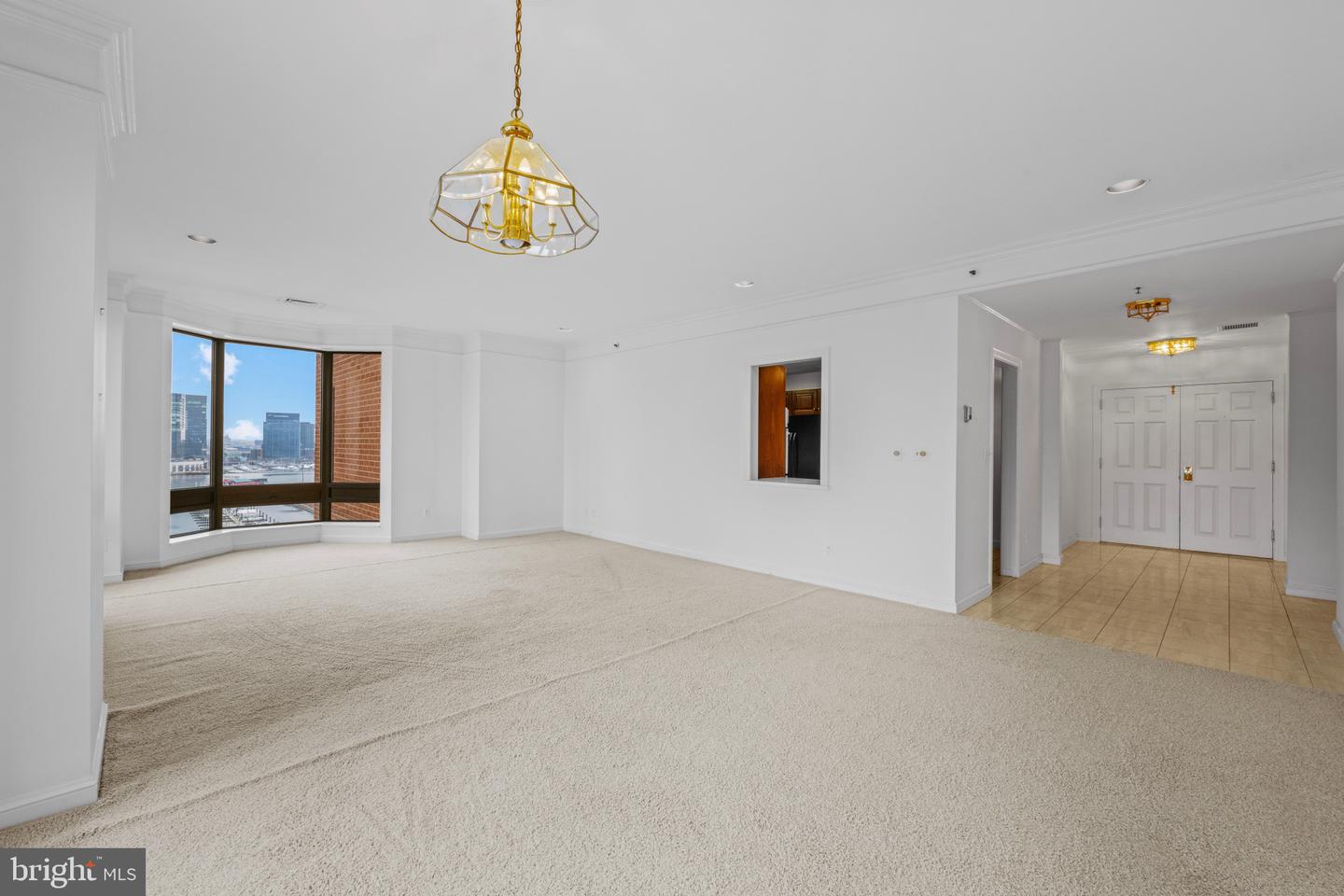 10 E Lee St #1102 Property Photo 7