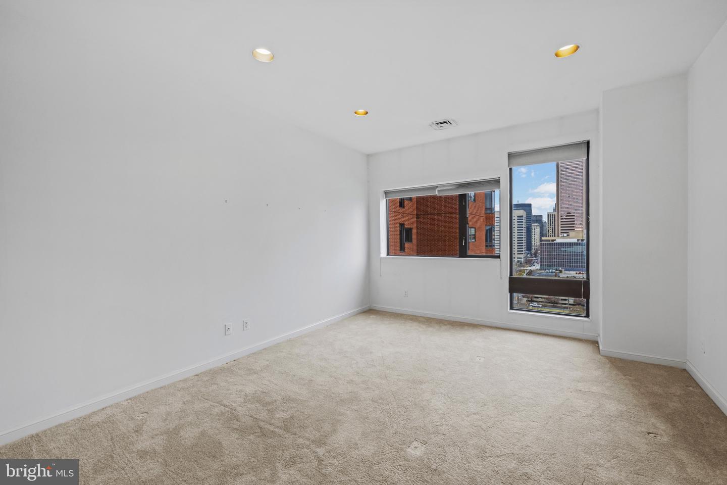 10 E Lee St #1102 Property Photo 14