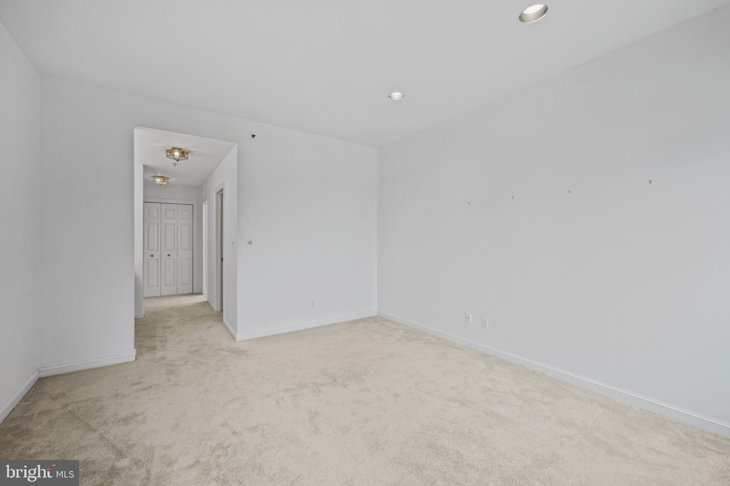 10 E Lee St #1102 Property Photo 15