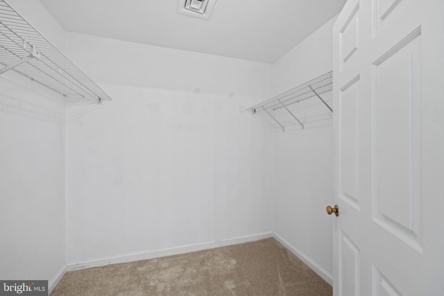 10 E Lee St #1102 Property Photo 16