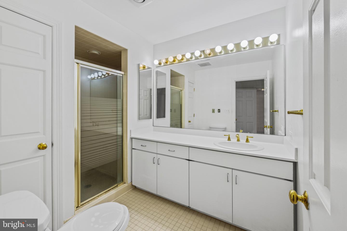 10 E Lee St #1102 Property Photo 17