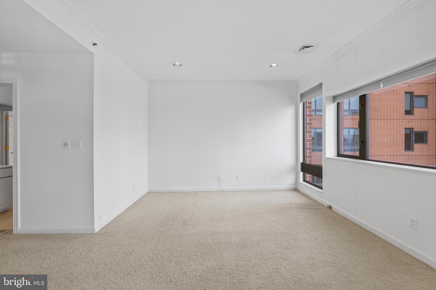 10 E Lee St #1102 Property Photo 23