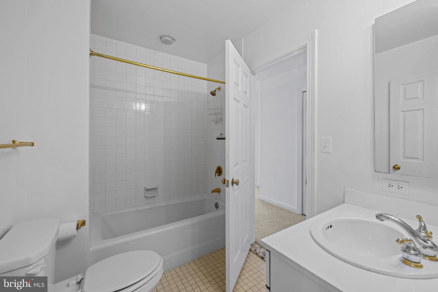 10 E Lee St #1102 Property Photo 25