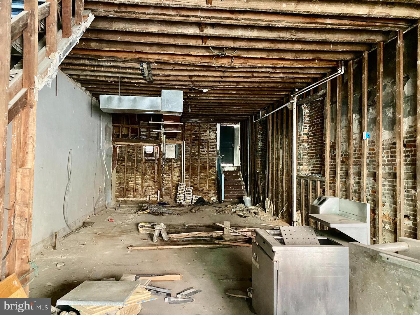 317-319 Park Ave Property Photo 4