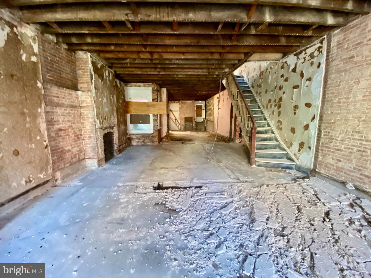 317-319 Park Ave Property Photo 9