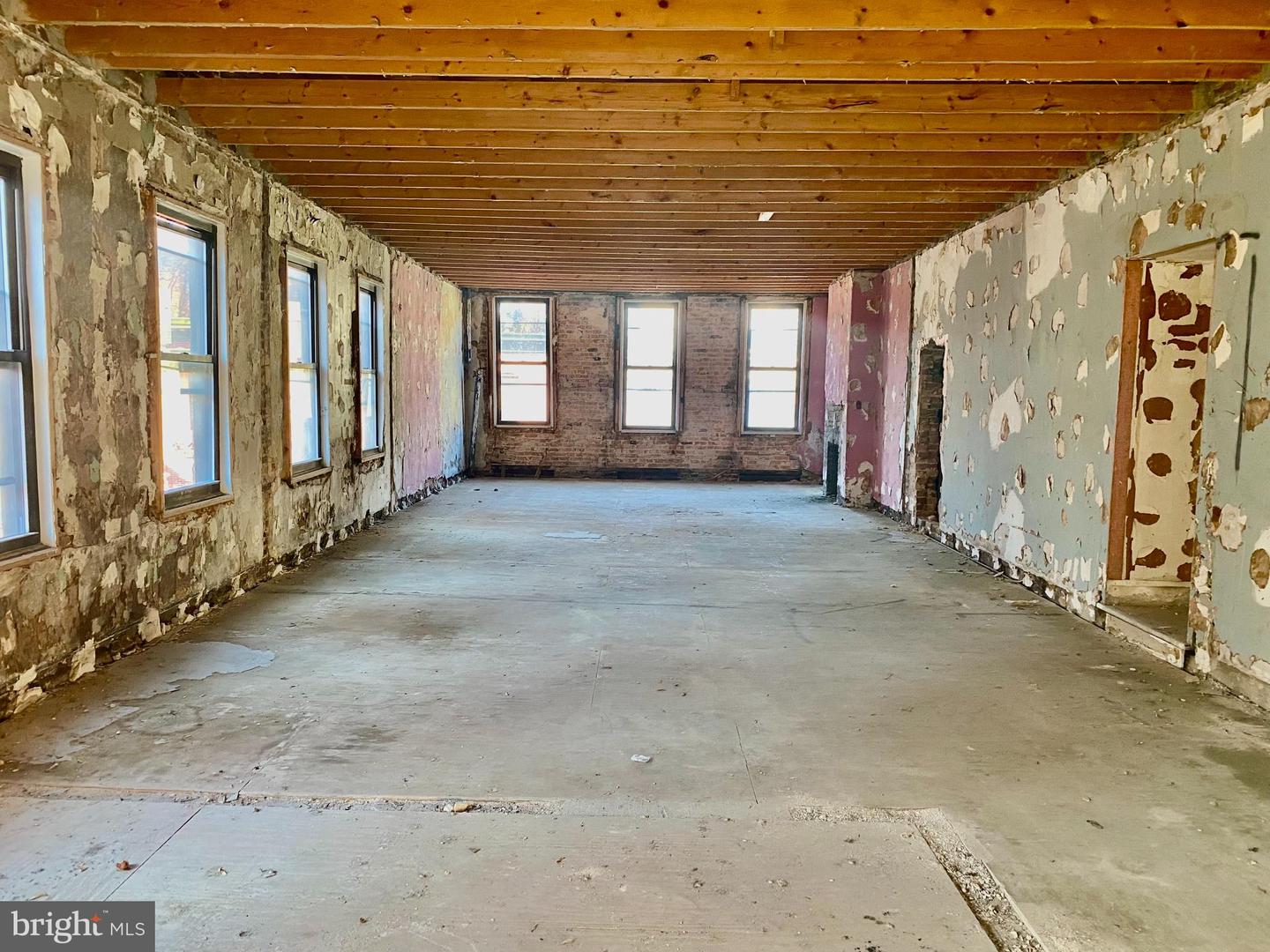317-319 Park Ave Property Photo 14