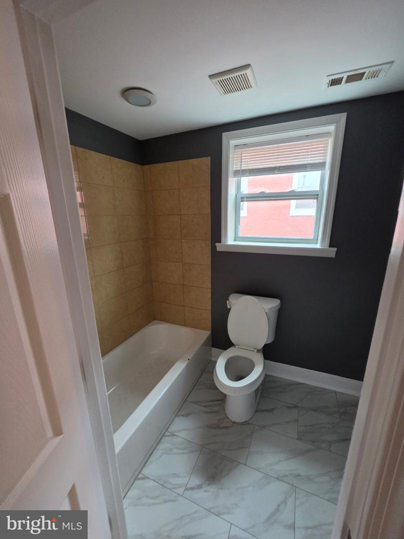 1420 N Luzerne Property Photo 3