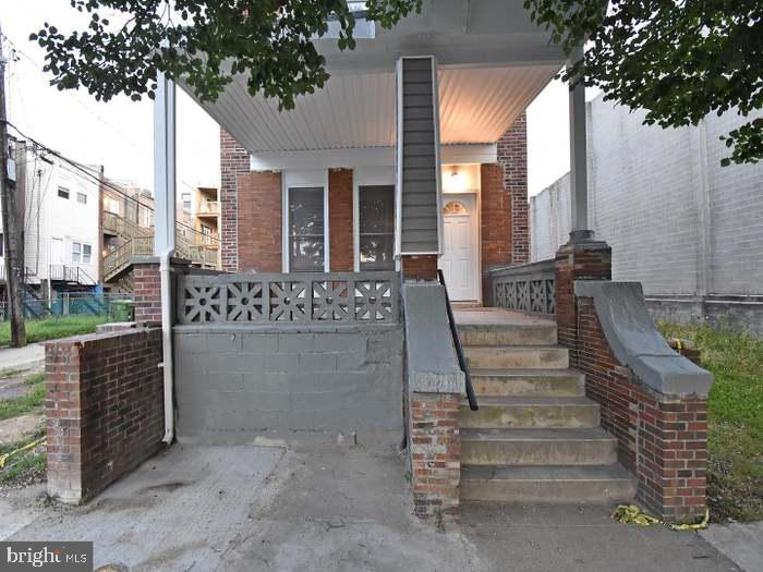 2402 LAKEVIEW AVE Property Photo 1