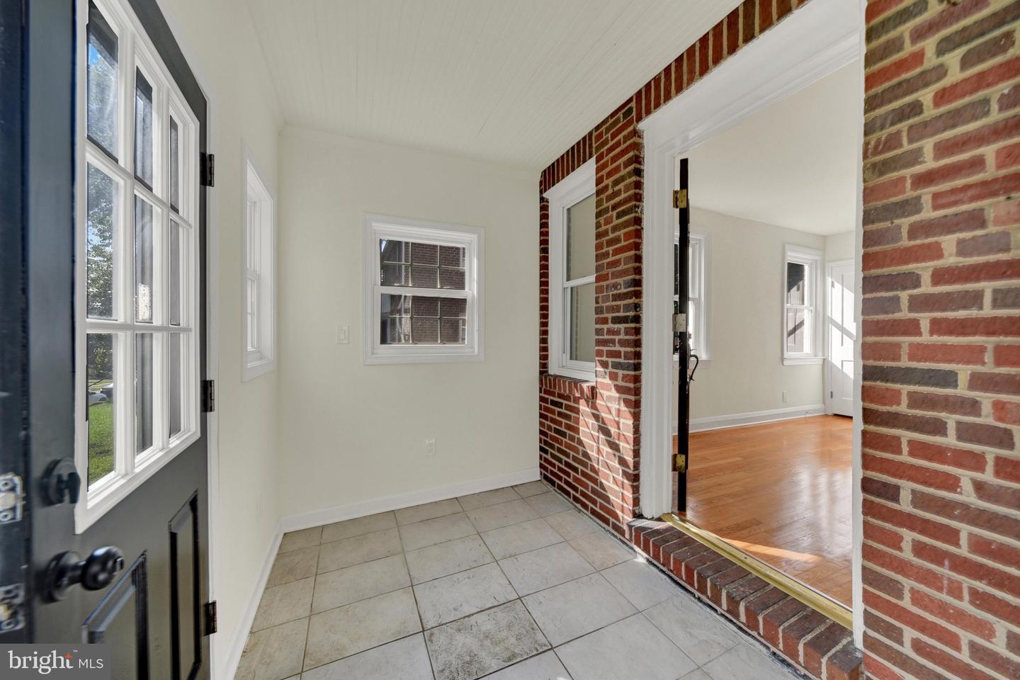 702 Devonshire Rd Property Photo 5