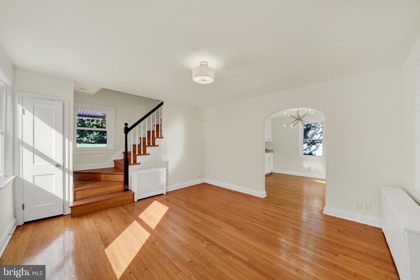 702 Devonshire Rd Property Photo 6