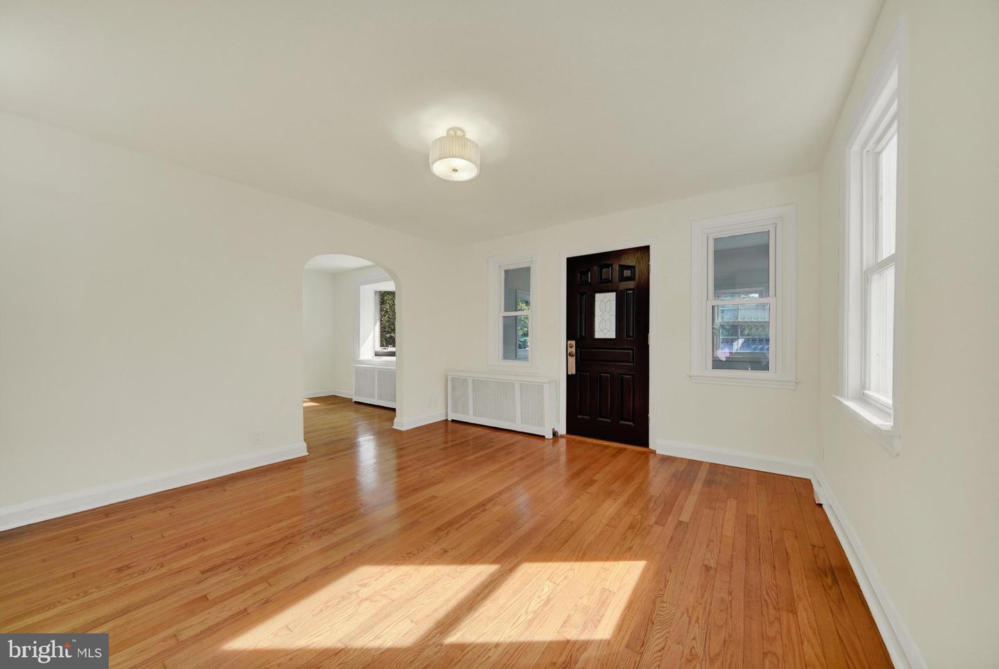 702 Devonshire Rd Property Photo 8