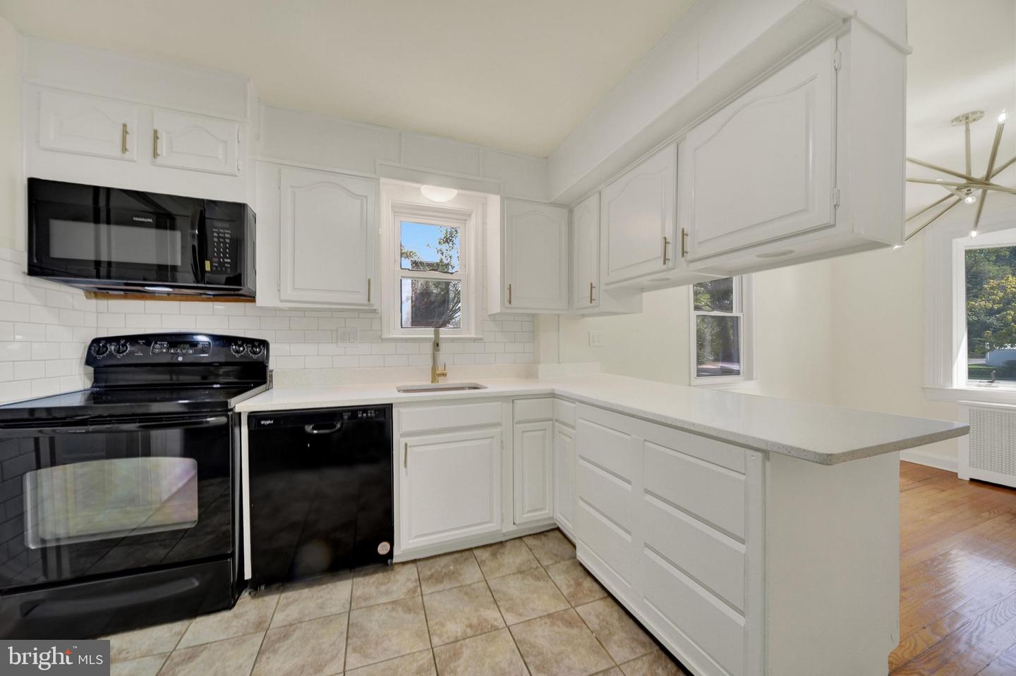 702 Devonshire Rd Property Photo 13